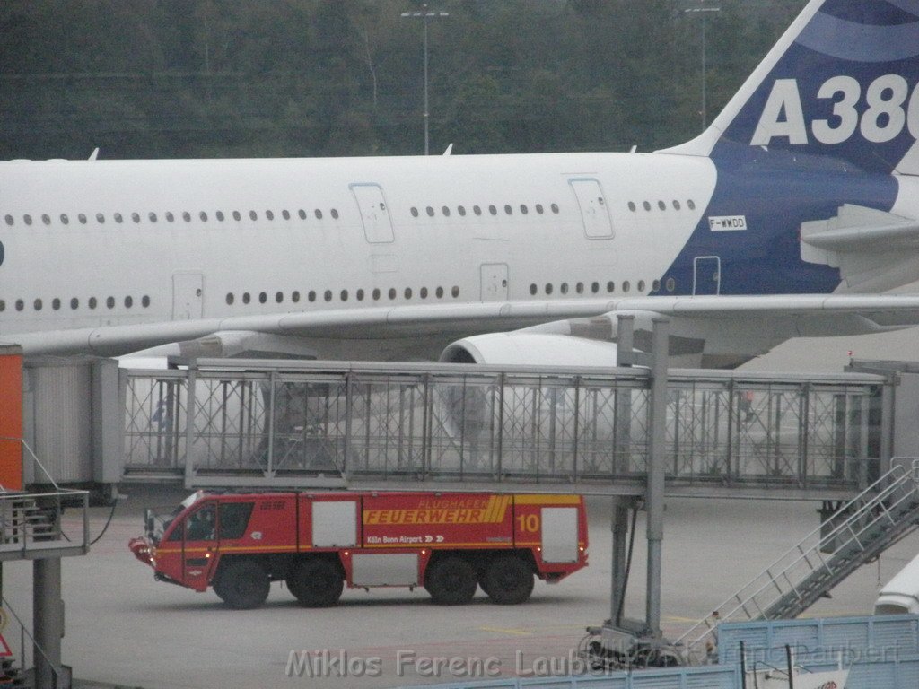 Warten auf den Airbus 380 Koeln Bonn P396.JPG